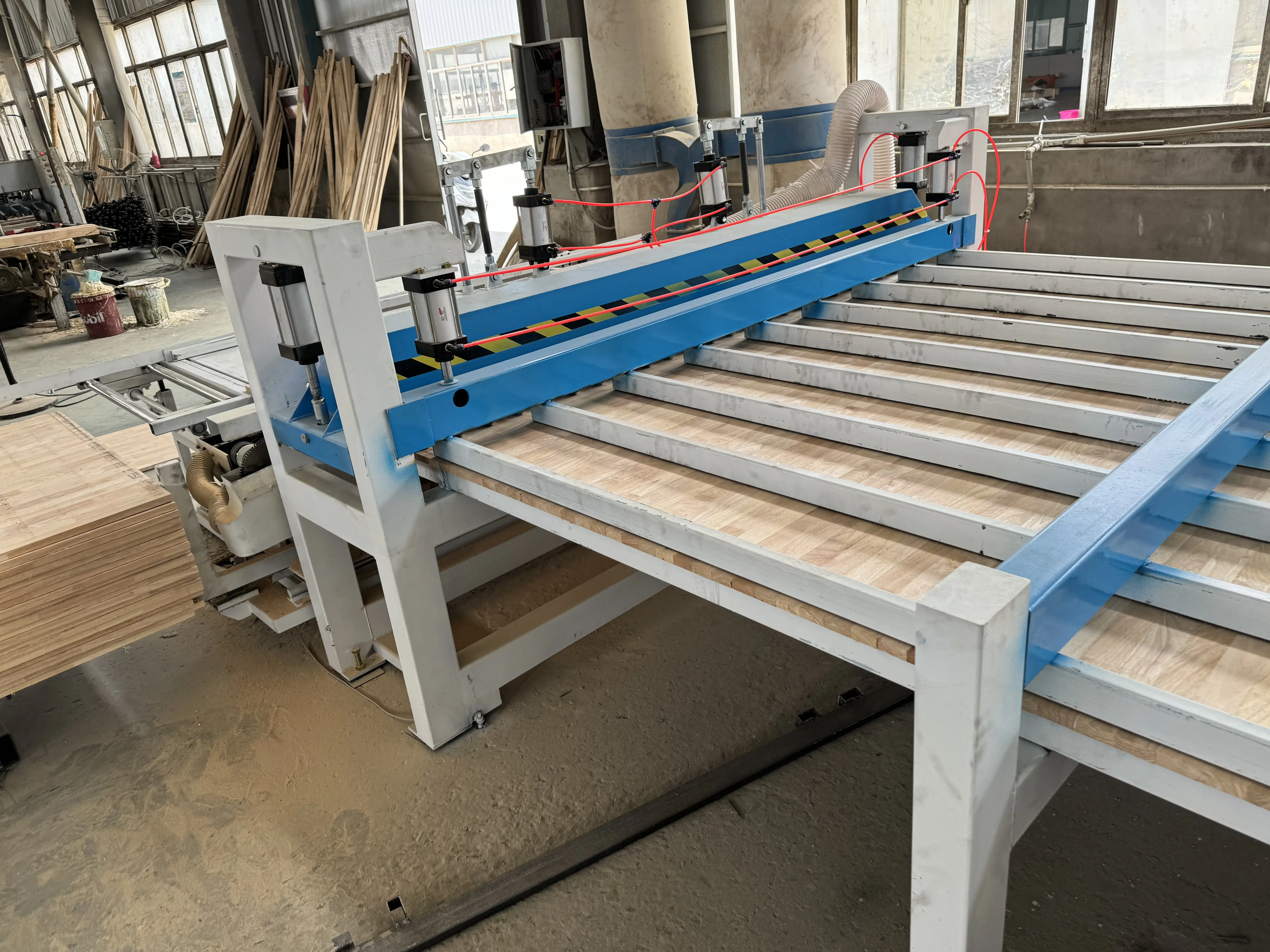 拼板機木工 指接拼板機：木工行業(yè)自動化升級的核心助力